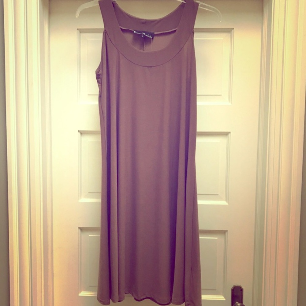 Ellen Parker Knee Length Dress Sz. L